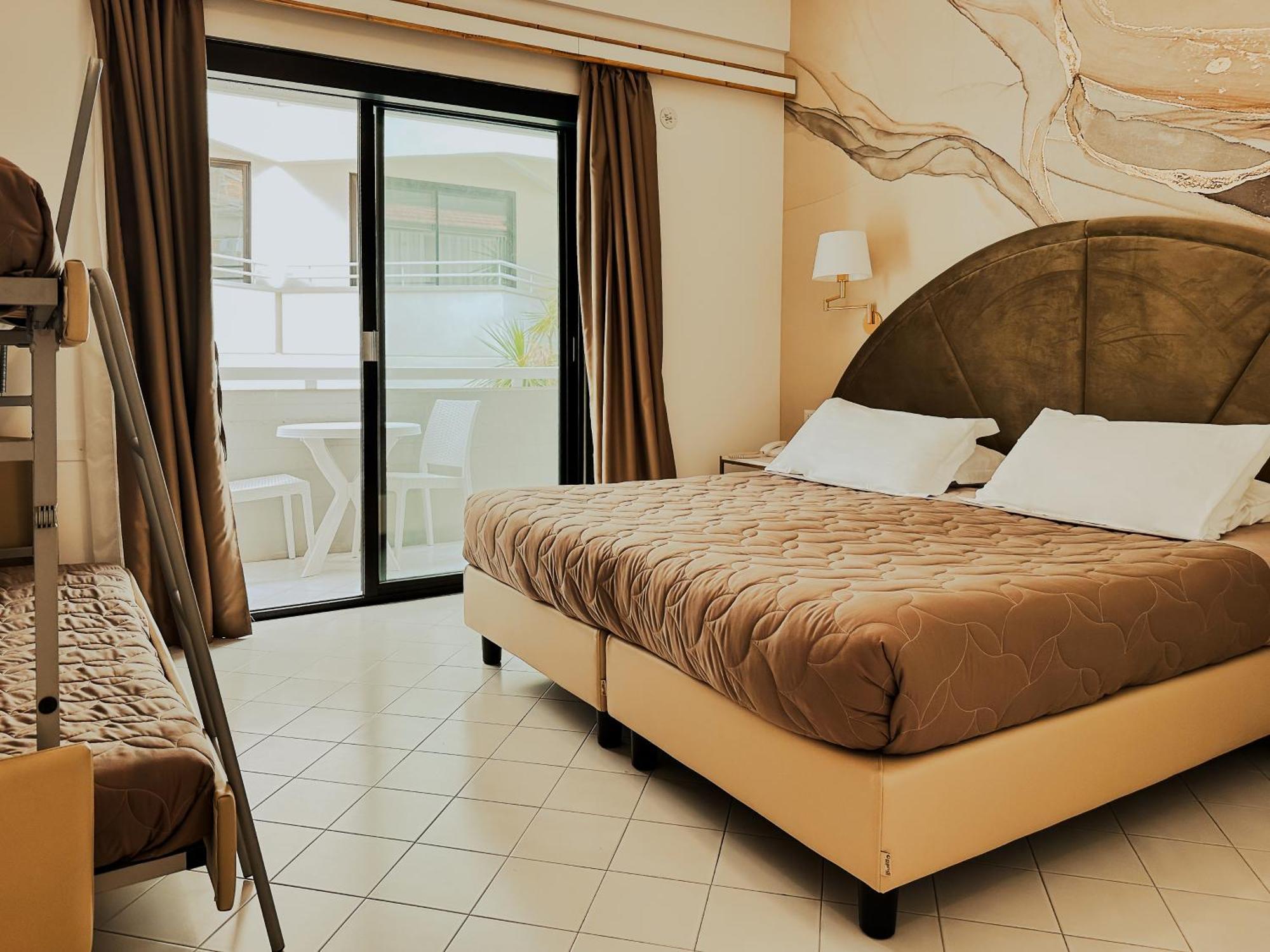 فندق بريزيدنت ريتشوني المظهر الخارجي الصورة
